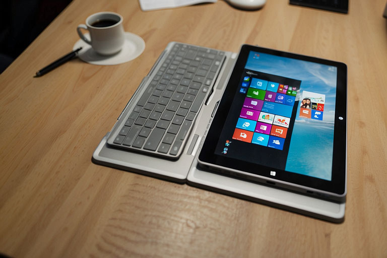 ¿Cómo puedo reparar mi Surface Book 2 si no detecta tarjeta gráfica NVIDIA Geforce 1050?