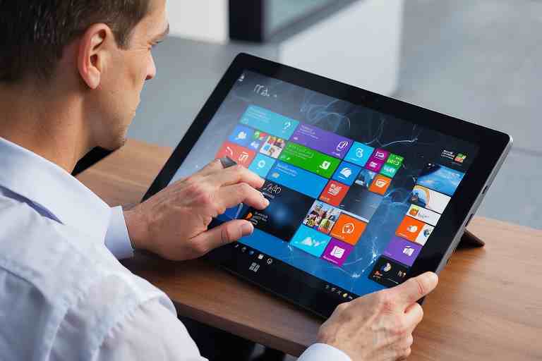 ¿Cómo puedo reparar mi tablet Surface si no me aparece el icono de wifi luego de actualizarlo?